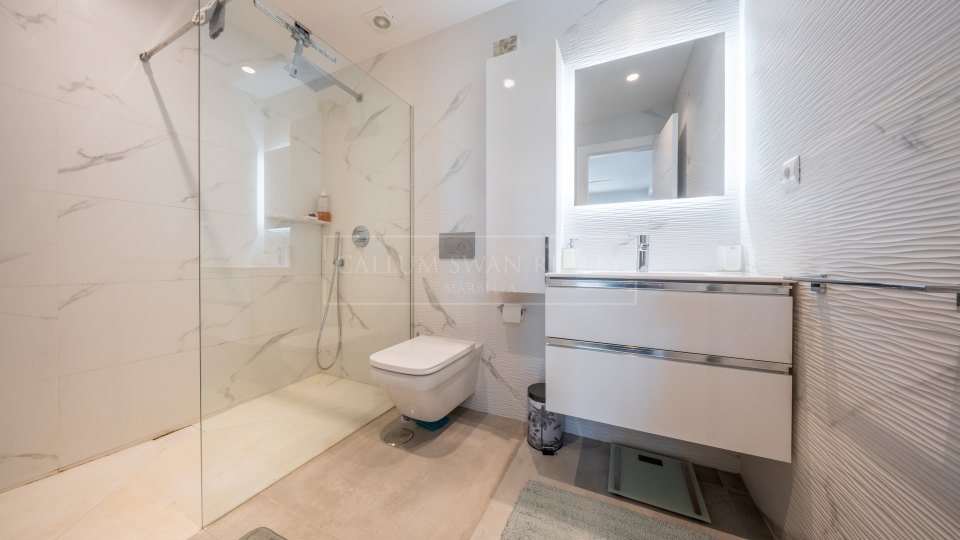 Nueva Andalucia, Appartement rénové de deux chambres au rez-de-chaussée à vendre à Nueva Andalucía