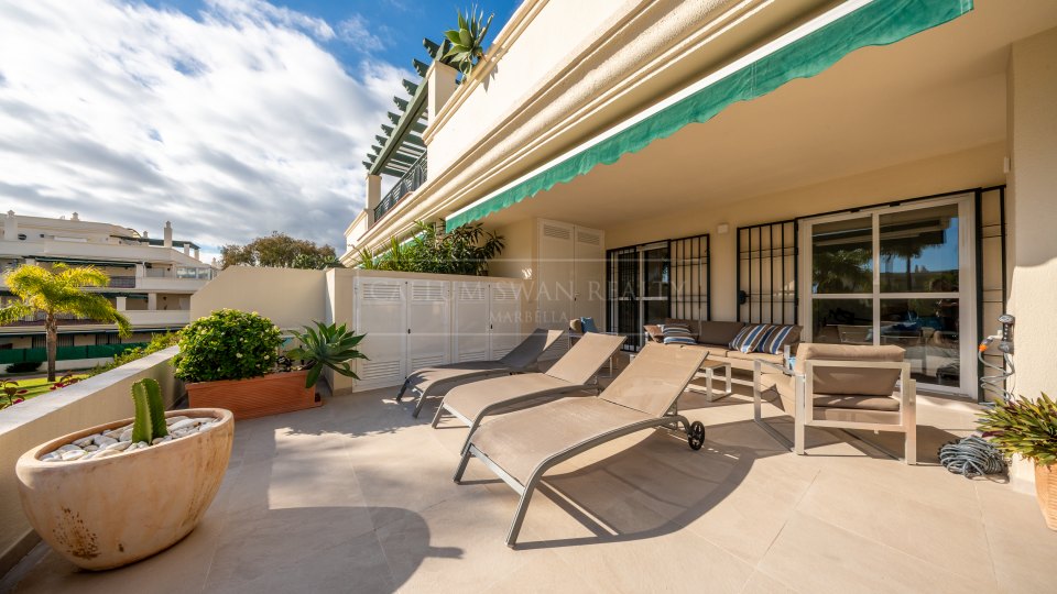 Nueva Andalucia, Appartement rénové de deux chambres au rez-de-chaussée à vendre à Nueva Andalucía