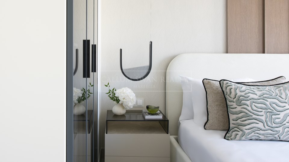 Estepona, Renovated Beachfront Penthouse with Rooftop Solarium in East Estepona