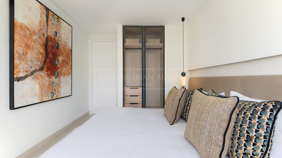 Estepona, Renovated Beachfront Penthouse with Rooftop Solarium in East Estepona