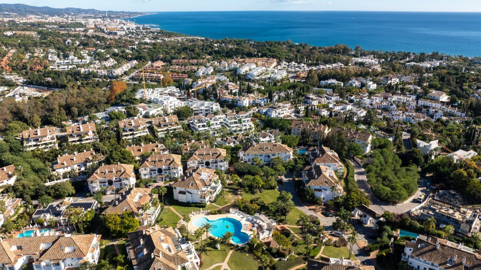 Marbella Golden Mile, Appartement rénové de quatre chambres à Monte Paraiso, Marbella Golden Mile
