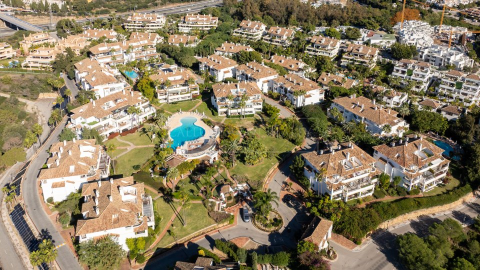 Marbella Golden Mile, Appartement rénové de quatre chambres à Monte Paraiso, Marbella Golden Mile