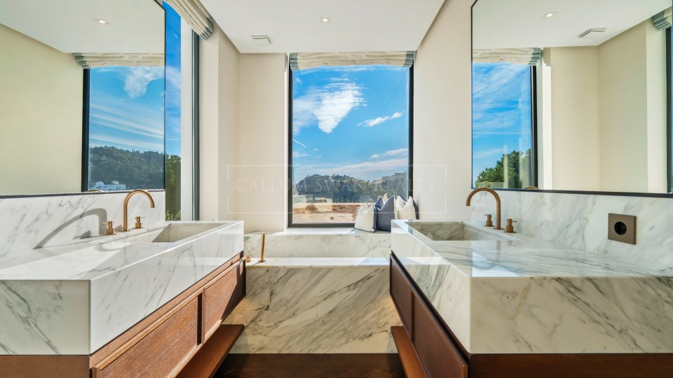 Benahavis, Villa de lujo en venta en El Madroñal, Benahavís con vistas panorámicas al mar y a la montaña