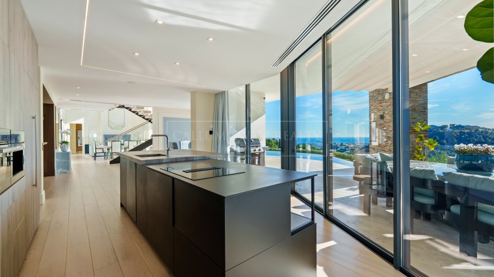 Benahavis, Villa de lujo en venta en El Madroñal, Benahavís con vistas panorámicas al mar y a la montaña