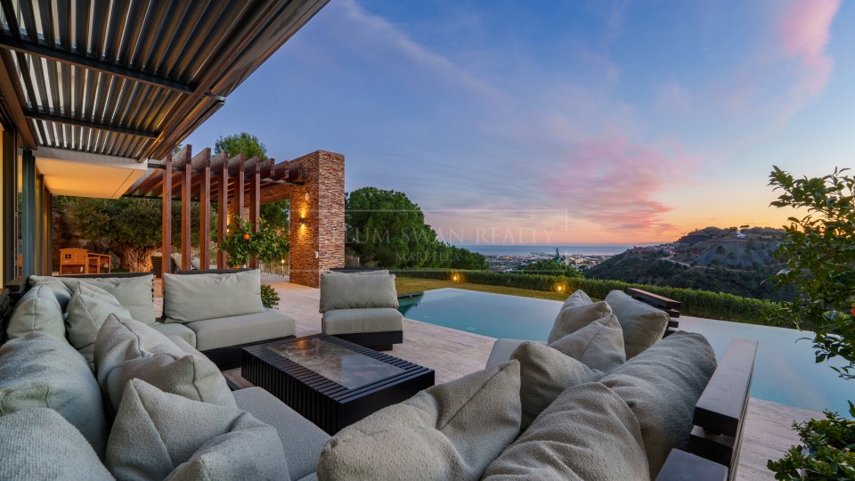 Benahavis, Villa de lujo en venta en El Madroñal, Benahavís con vistas panorámicas al mar y a la montaña