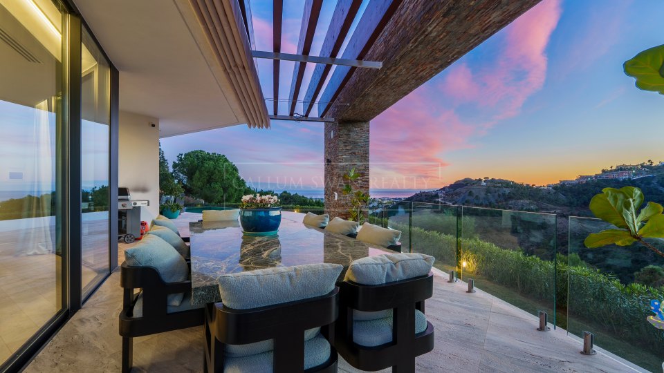 Benahavis, Villa de lujo en venta en El Madroñal, Benahavís con vistas panorámicas al mar y a la montaña
