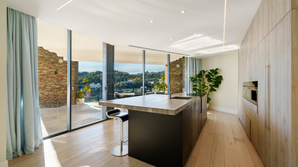 Benahavis, Villa de lujo en venta en El Madroñal, Benahavís con vistas panorámicas al mar y a la montaña