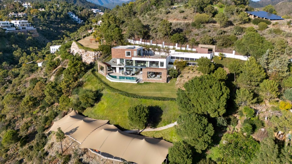 Benahavis, Villa de lujo en venta en El Madroñal, Benahavís con vistas panorámicas al mar y a la montaña