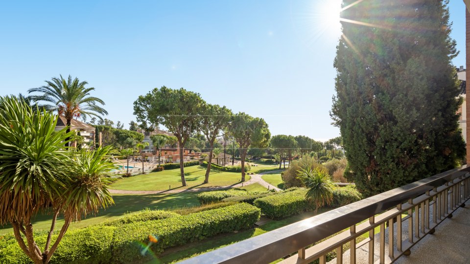 Marbella Golden Mile, Spacieux appartement quatre chambres à vendre à La Trinidad, Golden Mile
