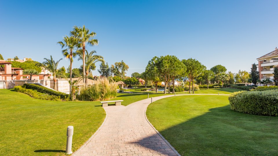 Marbella Golden Mile, Spacieux appartement quatre chambres à vendre à La Trinidad, Golden Mile