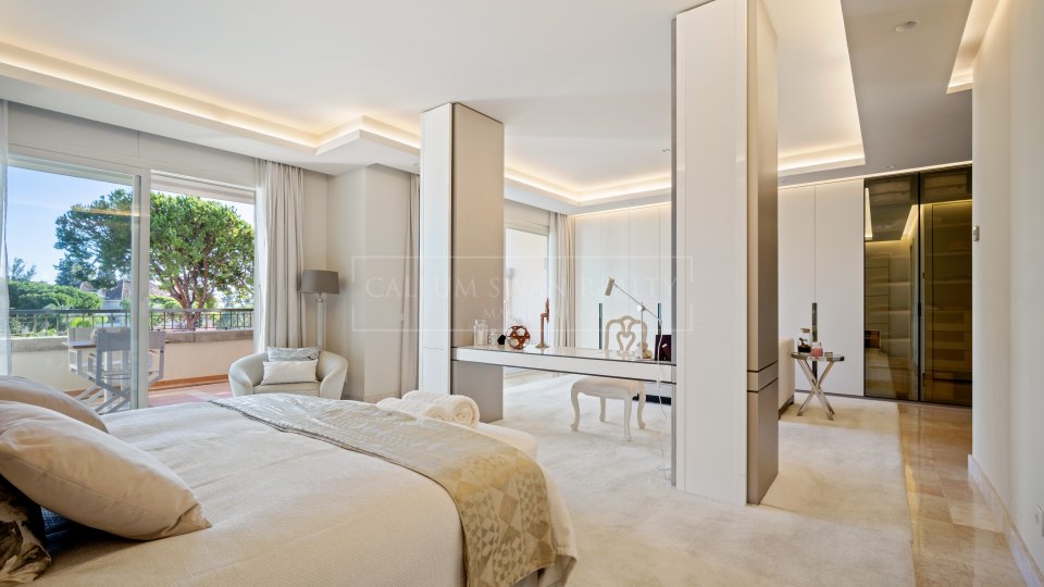 Marbella Golden Mile, Spacieux appartement quatre chambres à vendre à La Trinidad, Golden Mile