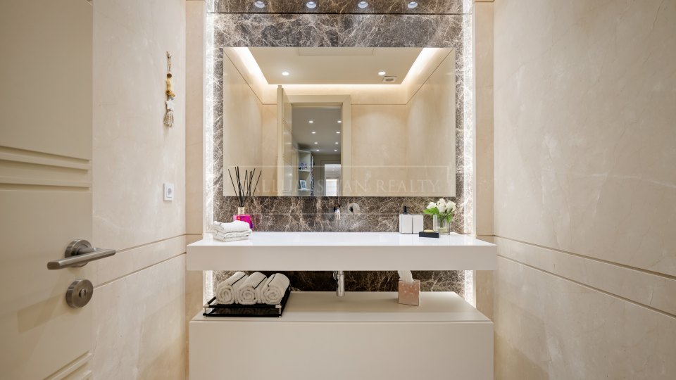 Marbella Golden Mile, Spacieux appartement quatre chambres à vendre à La Trinidad, Golden Mile