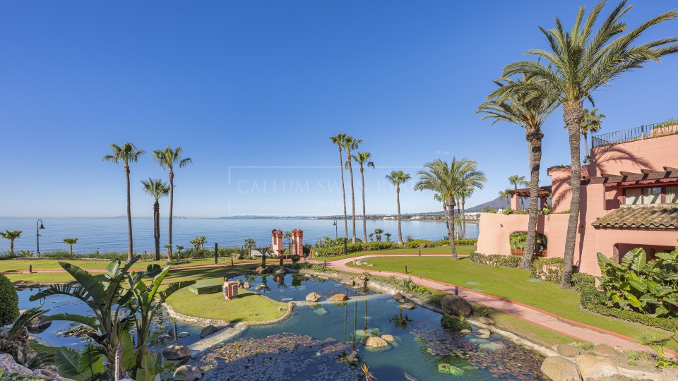 Estepona, Refurbished Luxury Beachfront Apartment for Sale in Cabo Bermejo, Estepona