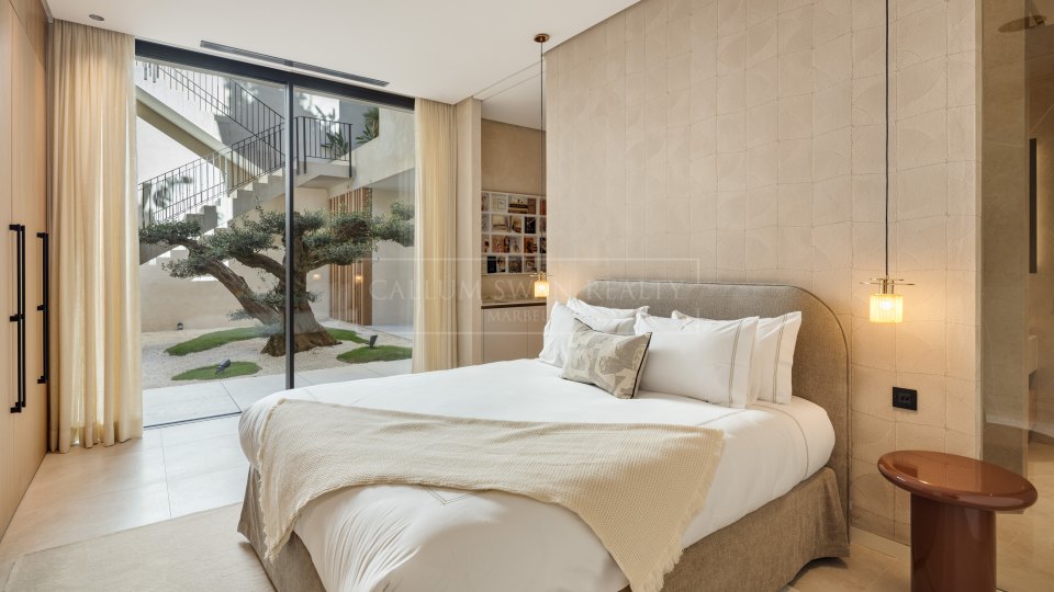 Benahavis, Contemporary Six-Bedroom Villa with Panoramic Sea and Mountain Views in El Madroñal, Benahavís