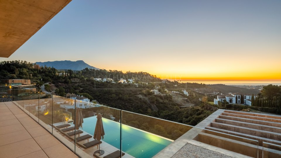 Benahavis, Contemporary Six-Bedroom Villa with Panoramic Sea and Mountain Views in El Madroñal, Benahavís
