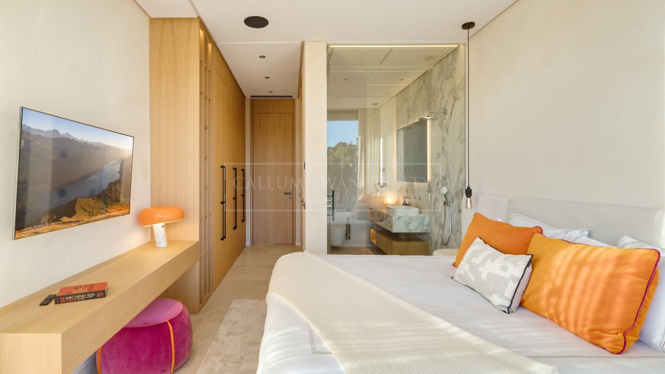 Benahavis, Contemporary Six-Bedroom Villa with Panoramic Sea and Mountain Views in El Madroñal, Benahavís