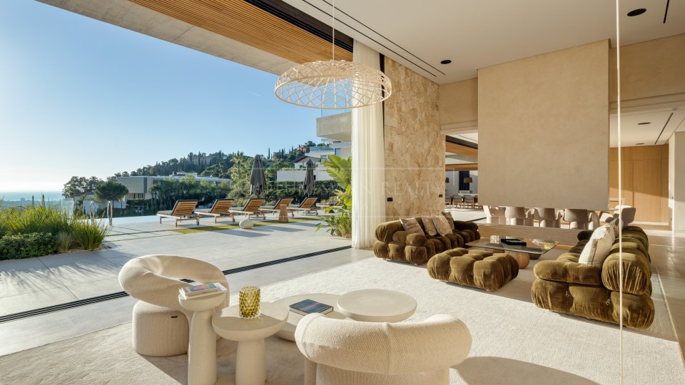 Benahavis, Contemporary Six-Bedroom Villa with Panoramic Sea and Mountain Views in El Madroñal, Benahavís
