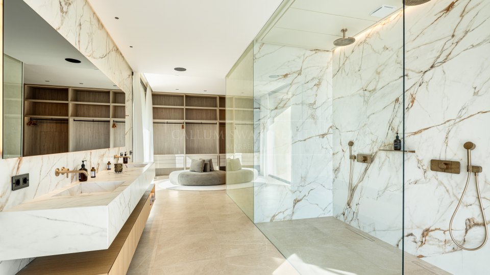 Benahavis, Contemporary Six-Bedroom Villa with Panoramic Sea and Mountain Views in El Madroñal, Benahavís