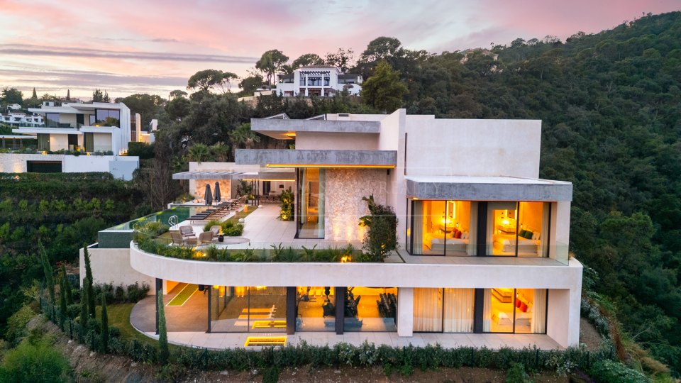 Benahavis, Contemporary Six-Bedroom Villa with Panoramic Sea and Mountain Views in El Madroñal, Benahavís