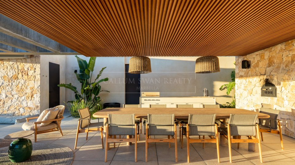 Benahavis, Contemporary Six-Bedroom Villa with Panoramic Sea and Mountain Views in El Madroñal, Benahavís