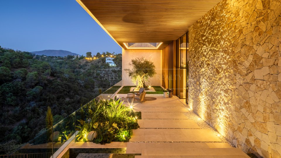 Benahavis, Contemporary Six-Bedroom Villa with Panoramic Sea and Mountain Views in El Madroñal, Benahavís