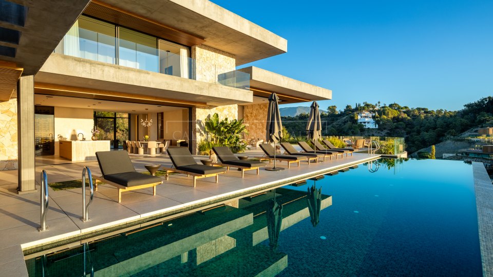 Benahavis, Contemporary Six-Bedroom Villa with Panoramic Sea and Mountain Views in El Madroñal, Benahavís