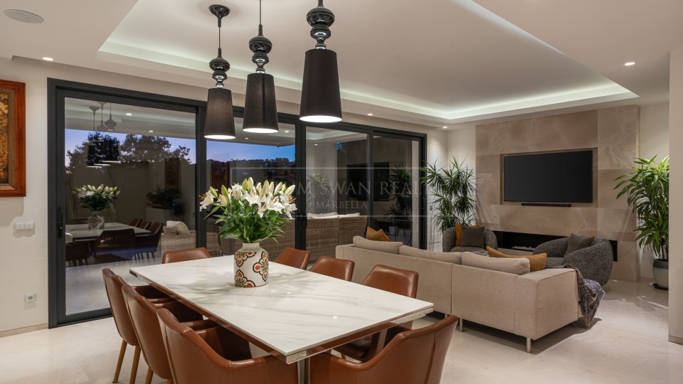 Nueva Andalucia, Contemporary Villa for Sale in Nueva Andalucía near Puerto Banús and Golf Valley