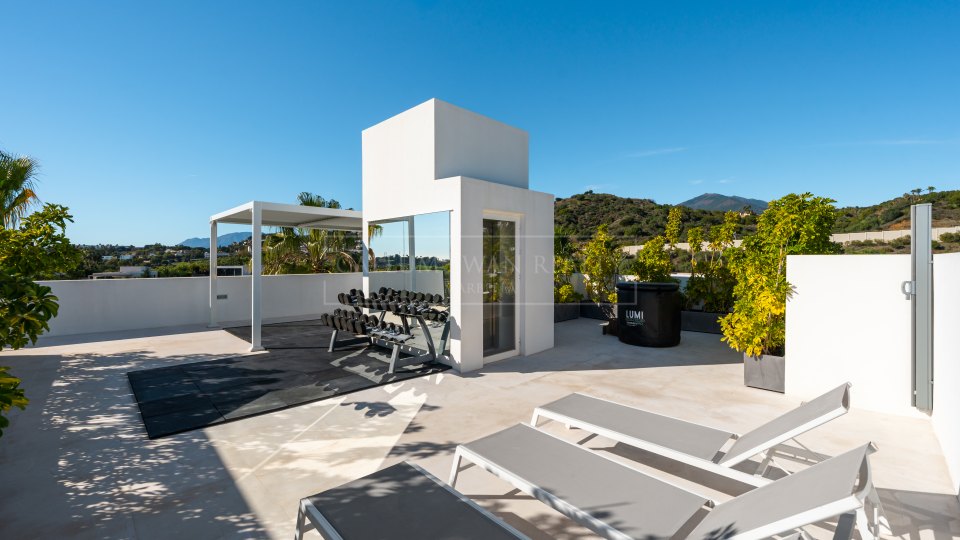 Nueva Andalucia, Contemporary Villa for Sale in Nueva Andalucía near Puerto Banús and Golf Valley