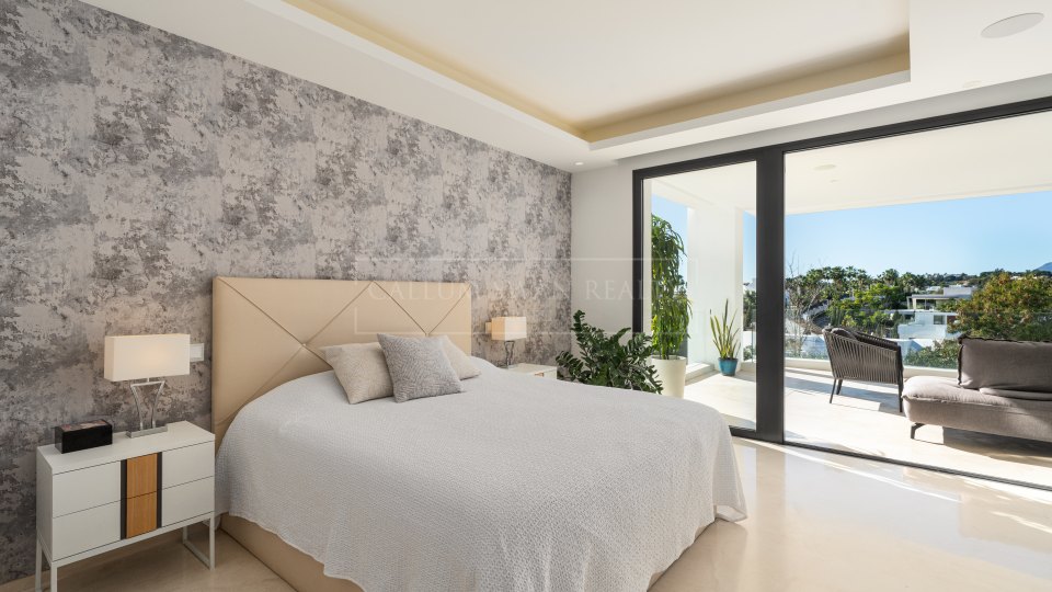 Nueva Andalucia, Contemporary Villa for Sale in Nueva Andalucía near Puerto Banús and Golf Valley