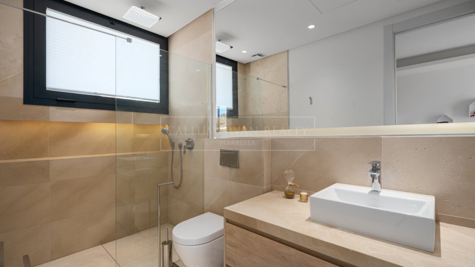 Nueva Andalucia, Contemporary Villa for Sale in Nueva Andalucía near Puerto Banús and Golf Valley