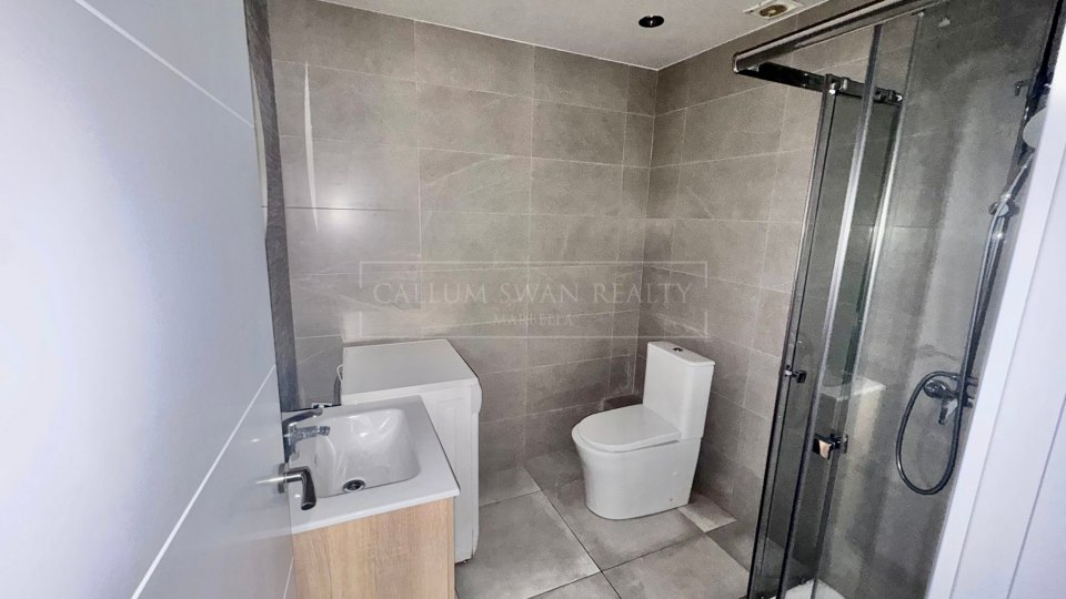 Nueva Andalucia, Local comercial en venta en Marbella – Ubicación privilegiada cerca del Hard Rock Hotel