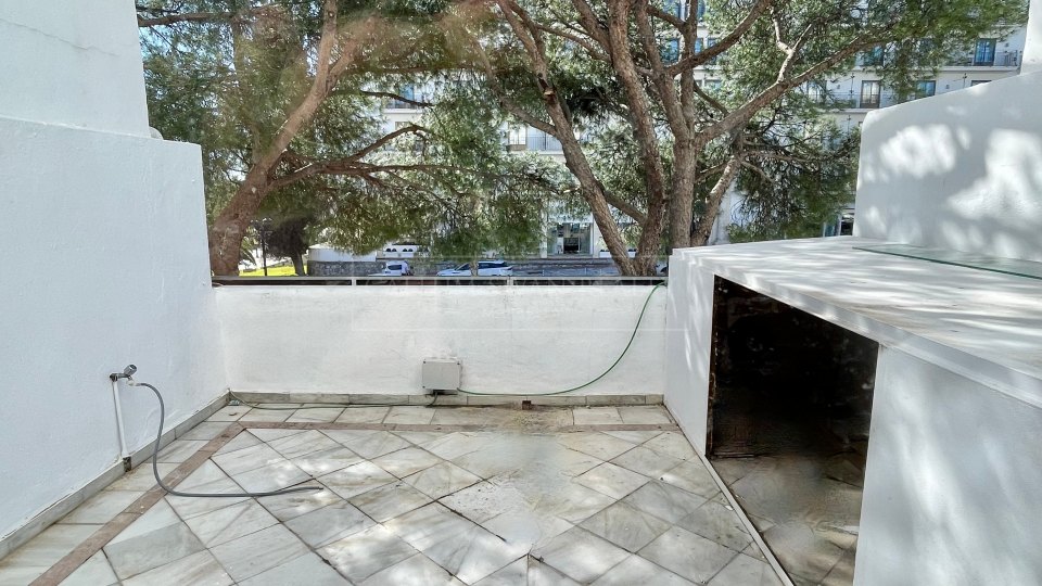 Nueva Andalucia, Local comercial en venta en Marbella – Ubicación privilegiada cerca del Hard Rock Hotel