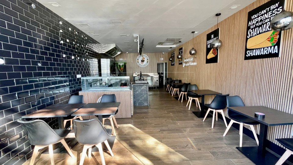 Nueva Andalucia, Local comercial en venta en Marbella – Ubicación privilegiada cerca del Hard Rock Hotel