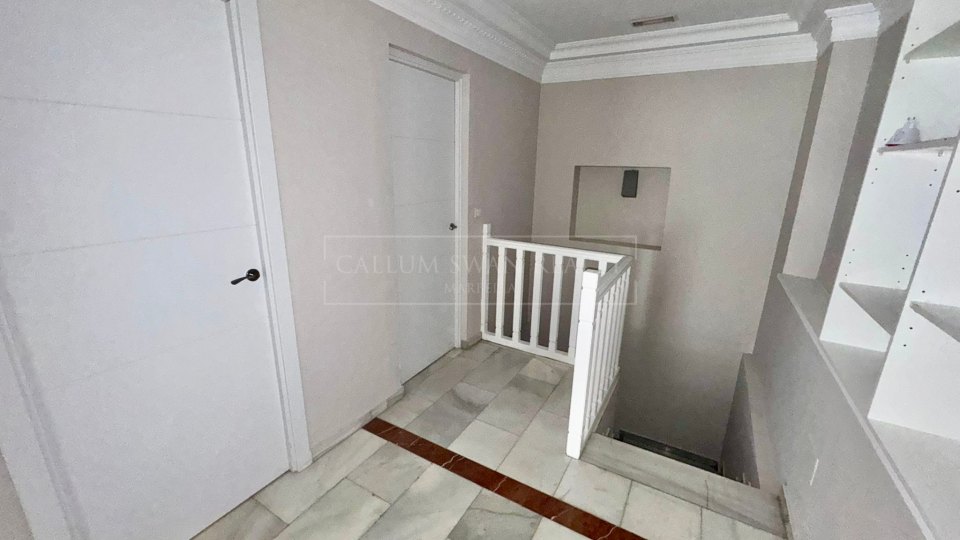 Nueva Andalucia, Local comercial en venta en Marbella – Ubicación privilegiada cerca del Hard Rock Hotel