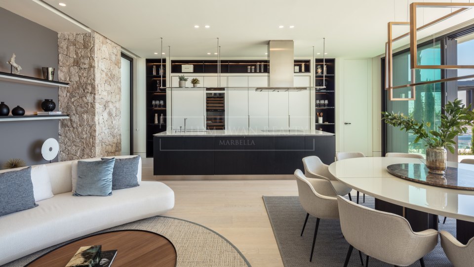 Benahavis, Contemporary Seven-Bedroom Villa in La Quinta, Benahavís with Sea and Mountain Views