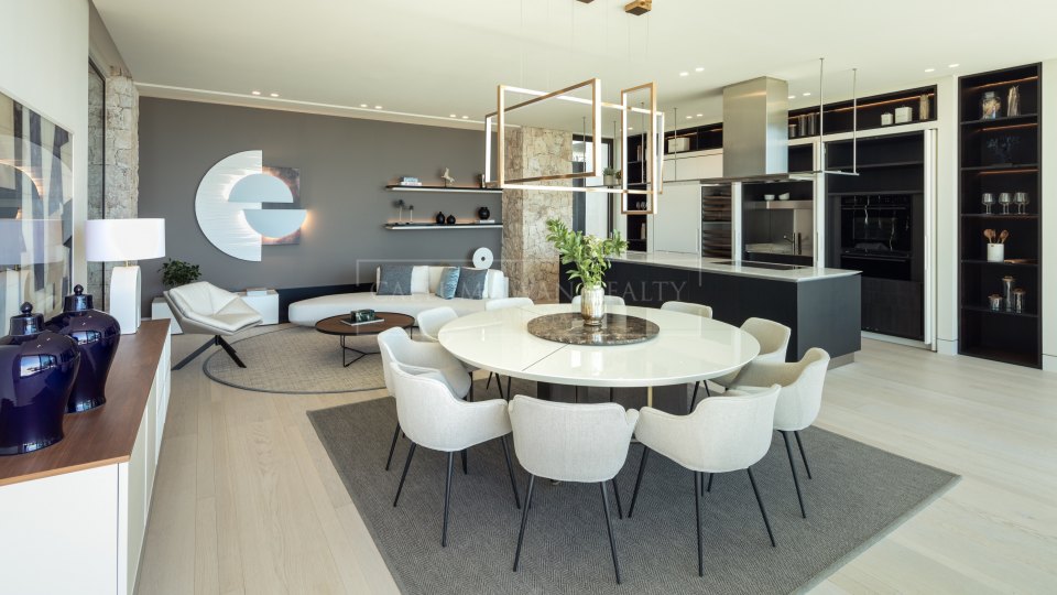 Benahavis, Contemporary Seven-Bedroom Villa in La Quinta, Benahavís with Sea and Mountain Views