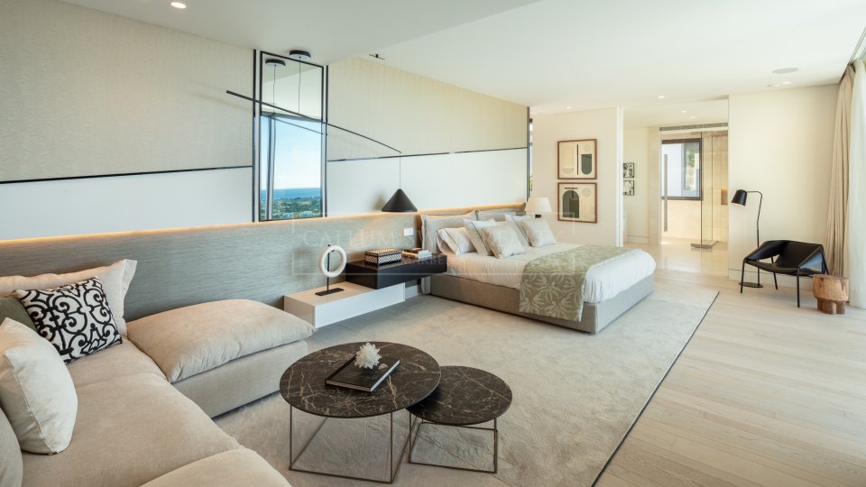 Benahavis, Contemporary Seven-Bedroom Villa in La Quinta, Benahavís with Sea and Mountain Views