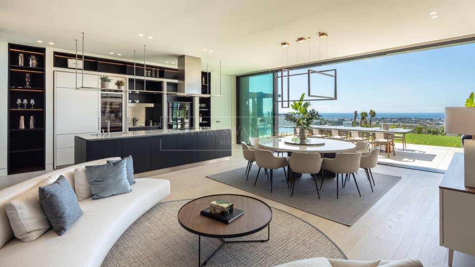 Benahavis, Contemporary Seven-Bedroom Villa in La Quinta, Benahavís with Sea and Mountain Views