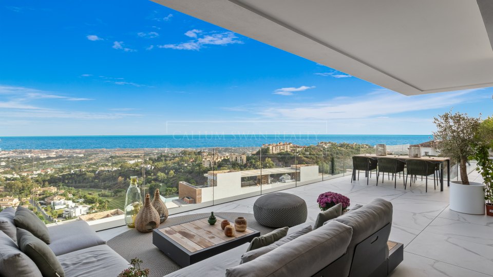 Benahavis, Benahavis, recent construction apartment with panoramic sea views