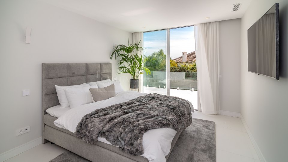 Nueva Andalucia, Villa sofisticada con vistas al mar, a poca distancia de Puerto Banús