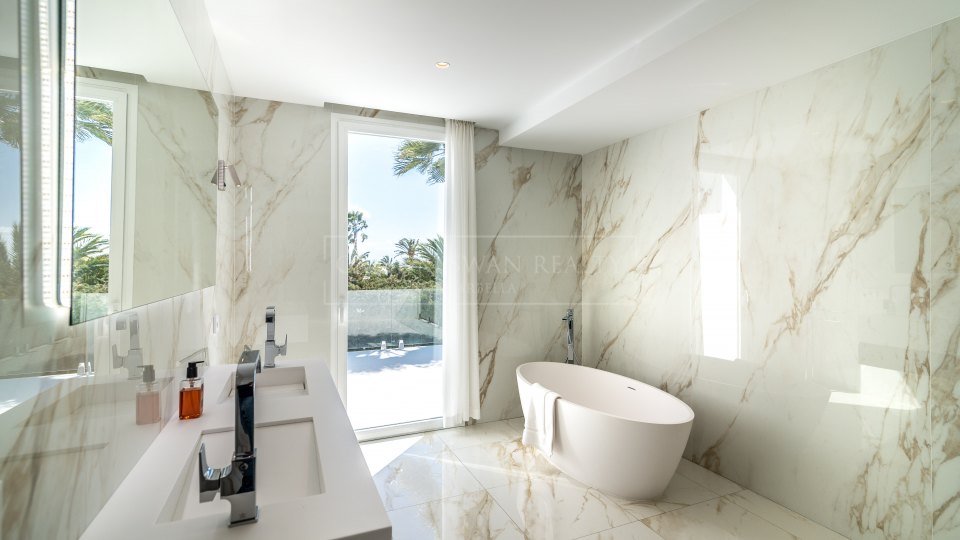 Nueva Andalucia, Villa sofisticada con vistas al mar, a poca distancia de Puerto Banús