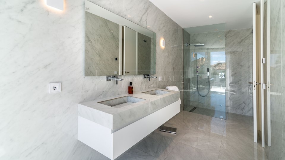 Nueva Andalucia, Villa sofisticada con vistas al mar, a poca distancia de Puerto Banús