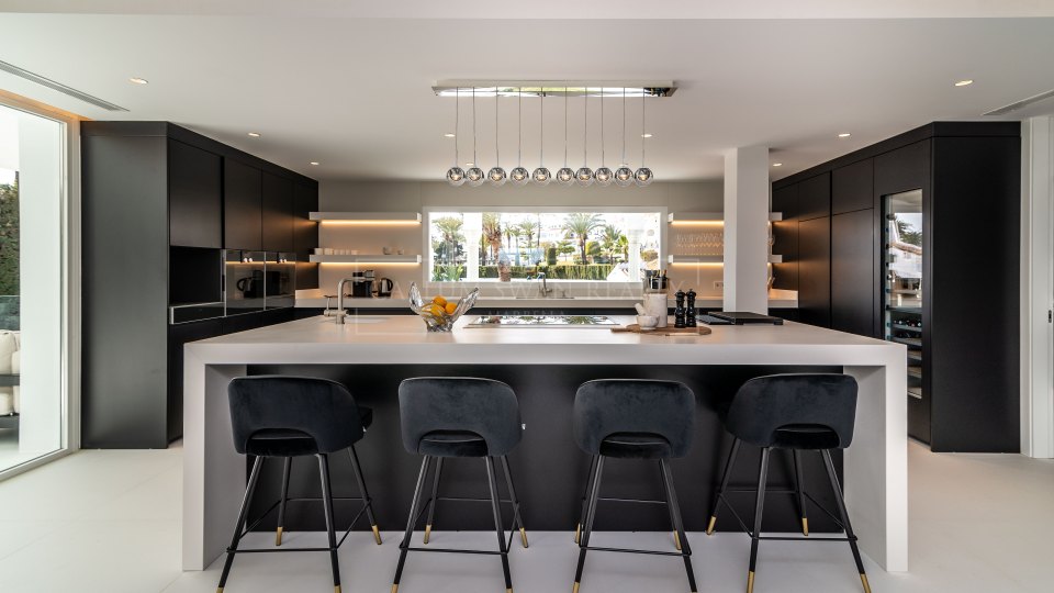Nueva Andalucia, Villa sofisticada con vistas al mar, a poca distancia de Puerto Banús