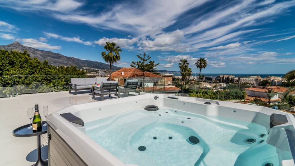 Nueva Andalucia, Villa sofisticada con vistas al mar, a poca distancia de Puerto Banús