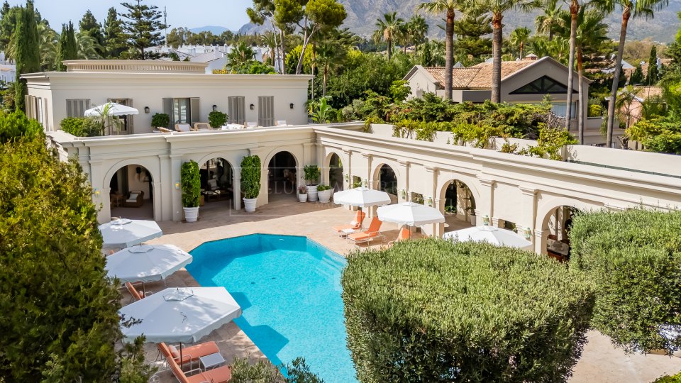 Marbella Golden Mile, Villa de lujo con elegancia clásica y encanto Marbellí junto a Puente Romano