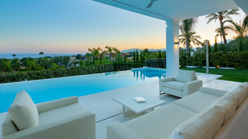 Marbella Golden Mile, Rocio de Nagüeles: contemporary villa with panoramic sea views