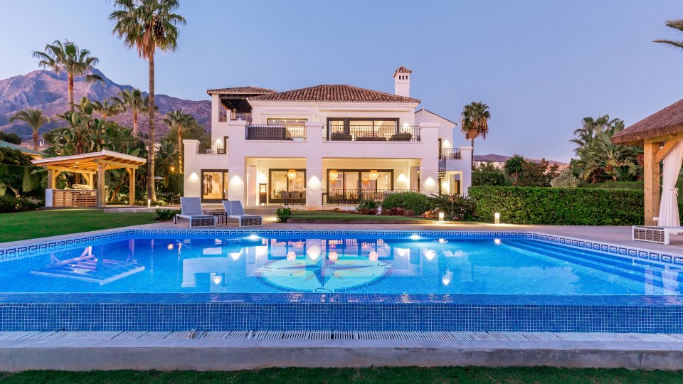 Marbella Golden Mile, Sierra Blanca, villa en venta con vistas panorámicas al mar
