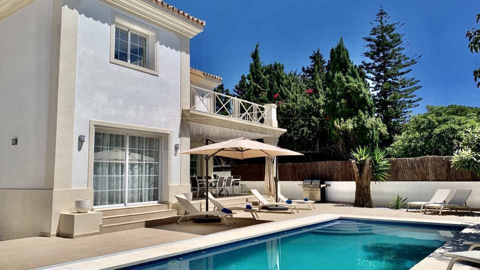 Marbella Golden Mile, Elegant villa Just a short stroll from the Beach in the Golden Mile