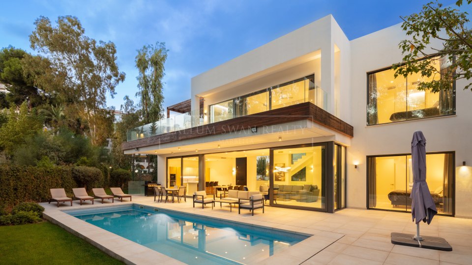 Estepona, Stylish villa for sale close to Atalaya Golf and Country Club