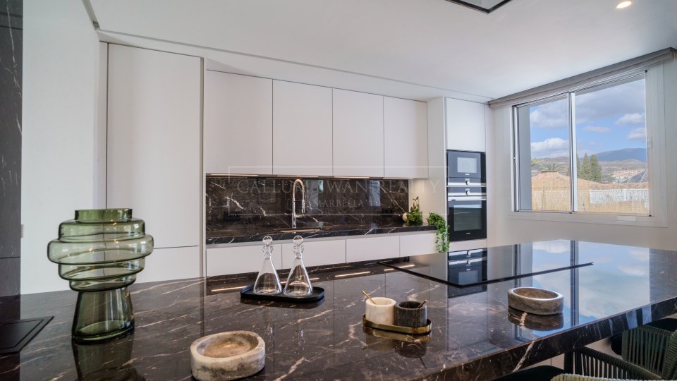 Nueva Andalucia, Las Brisas, villa for sale with lovely mountain views